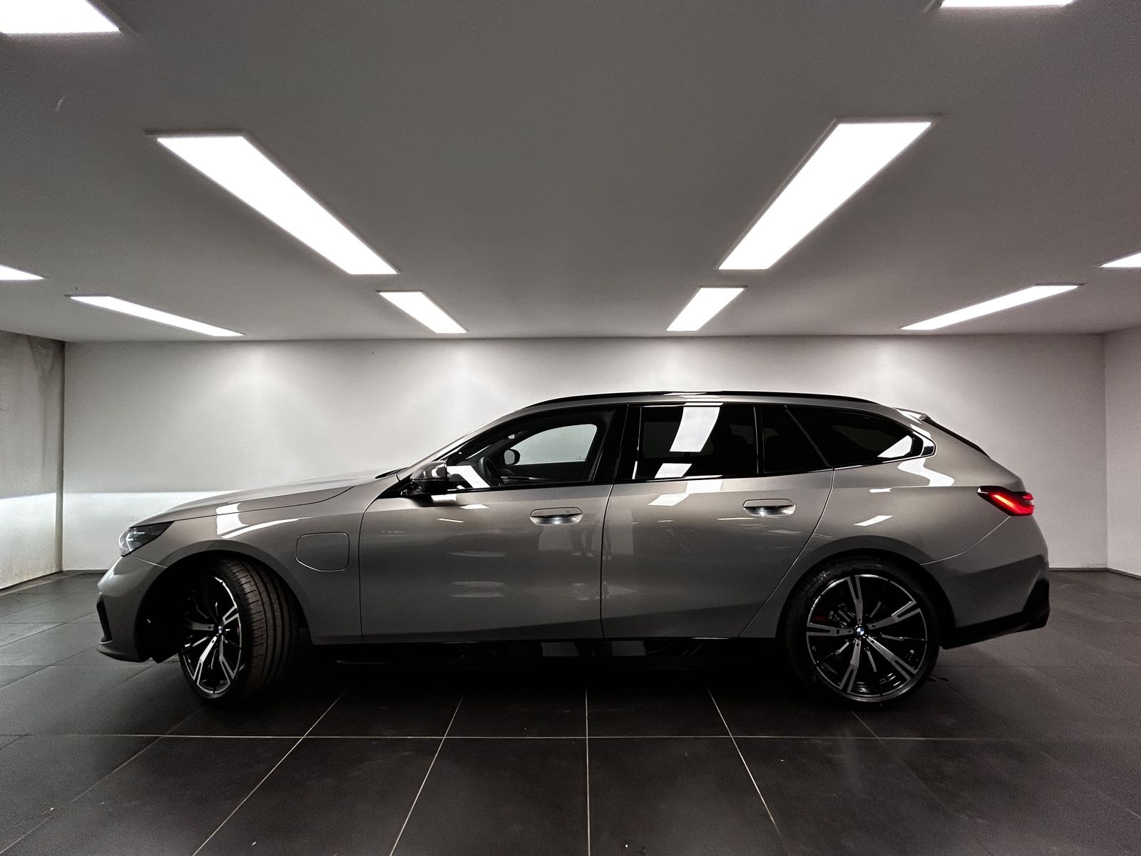 BMW 550e xDrive Touring M Sportpaket Pro Pano B&W DA imagem 2