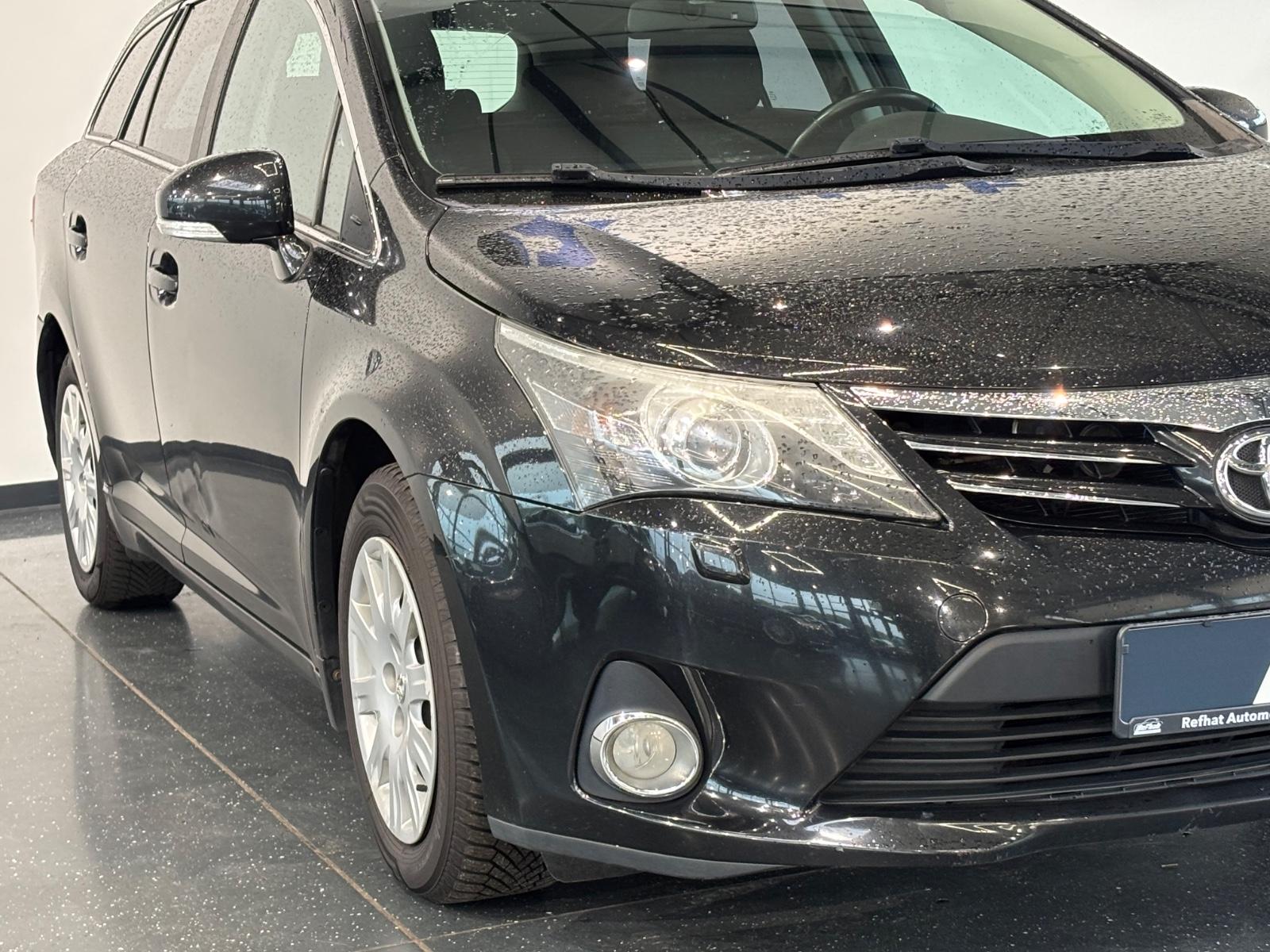 Toyota Avensis 2012 — photo 9