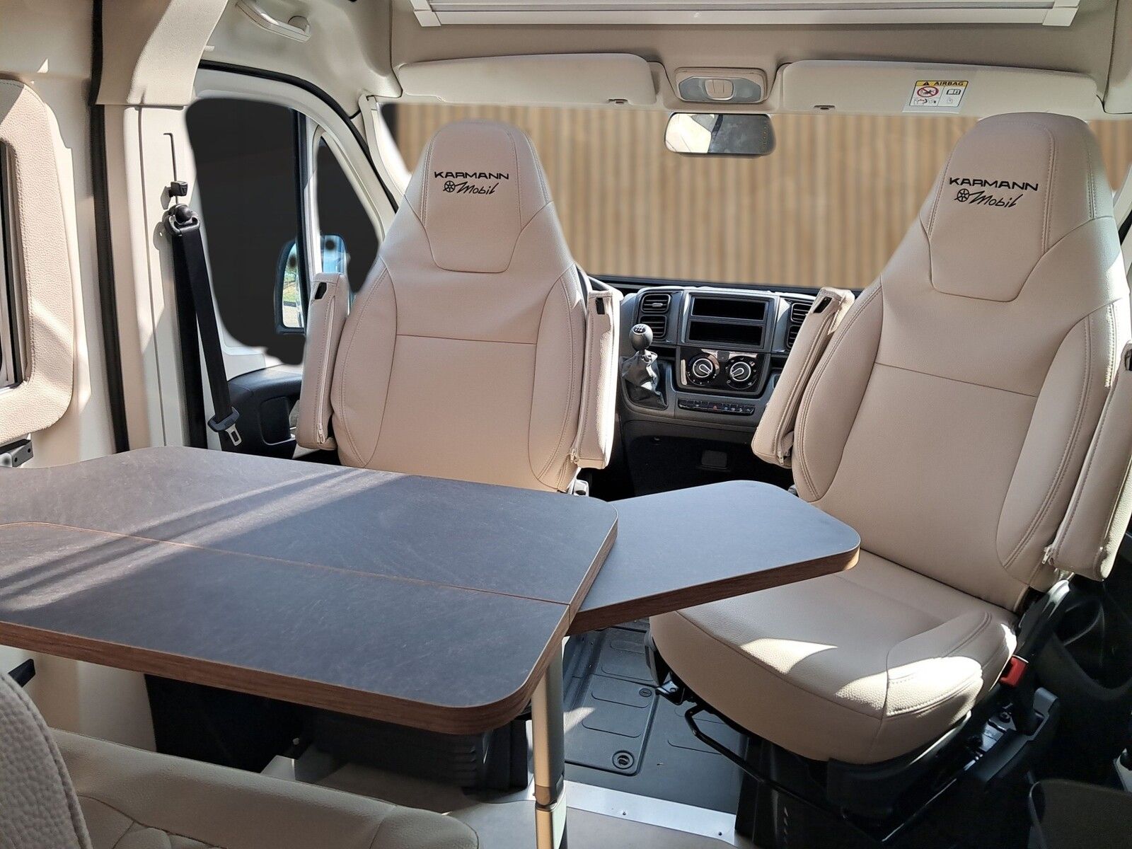 Fahrzeugabbildung Karmann Dexter DE 580 140 PS und Concept Paket