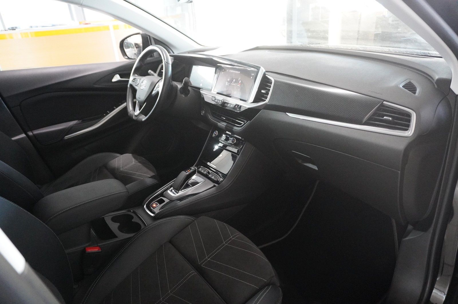 Fahrzeugabbildung Opel Grandland (X) ULTIMATE 4HYBRID NAVI/LED/360°/DAB