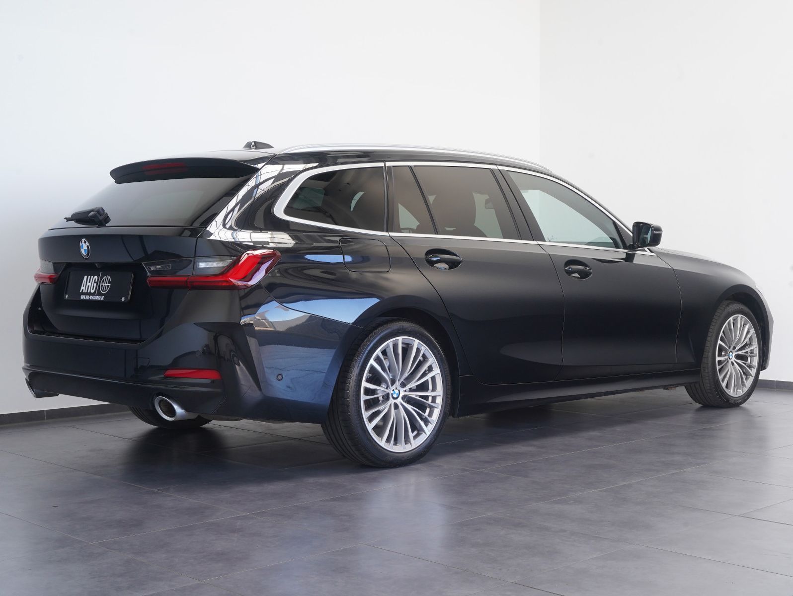 Fahrzeugabbildung BMW 320 d xDrive Touring LED/NAVI/ACC/PANORAMA