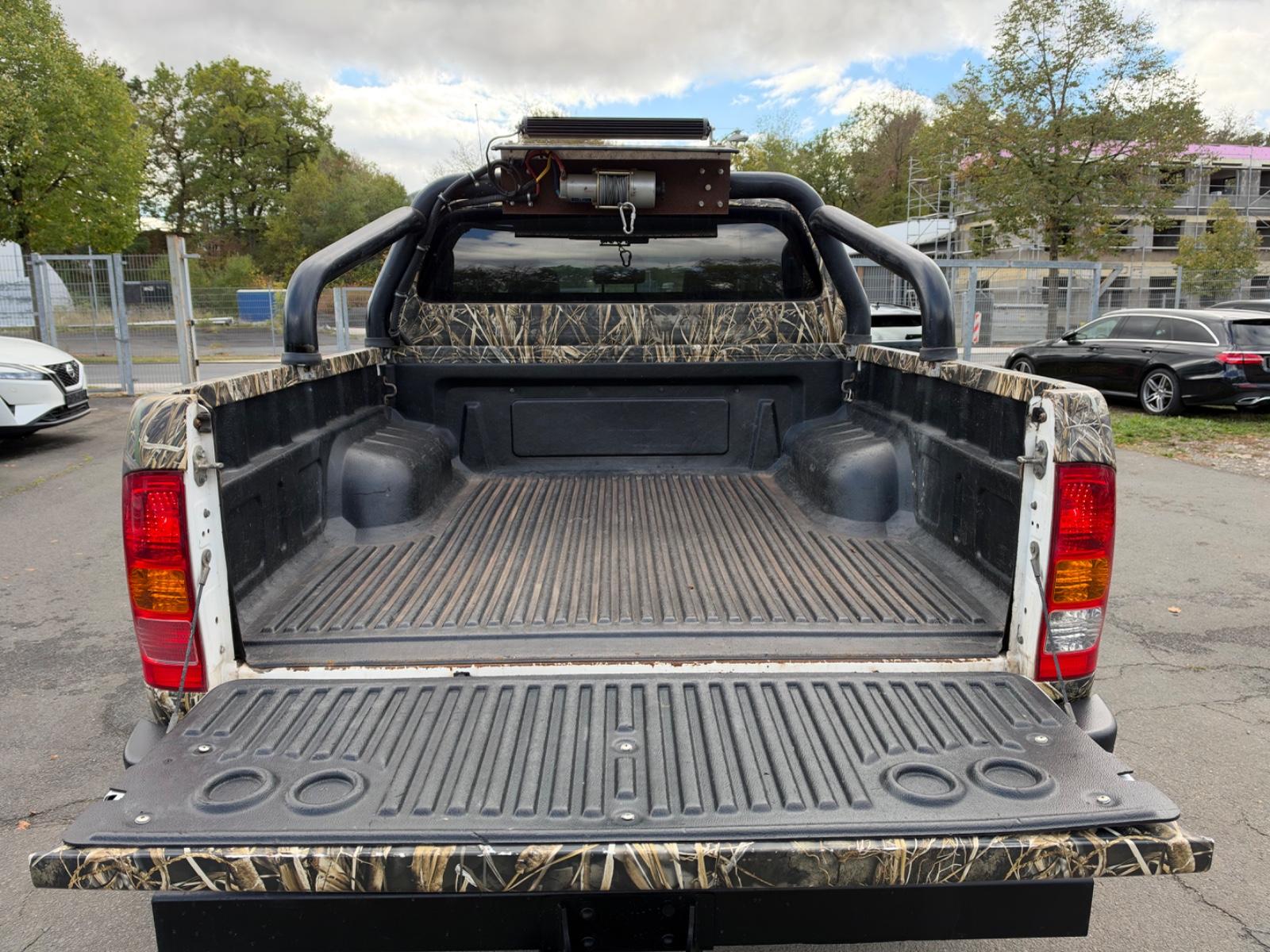 TOYOTA HILUX DOUBLE CAB LIFE 171 ch 4X4 BVM - TREUIL - ATTELAGE - 145000 km