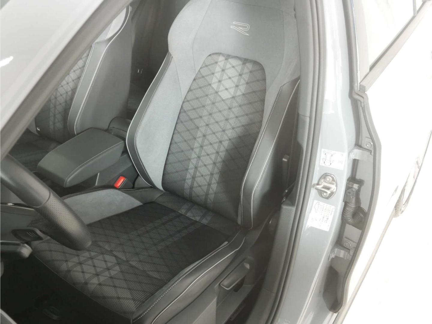 Volkswagen Golf 2.0 TSI 4Motion R-Line DSG LED/App-Connect, миниатюра 17
