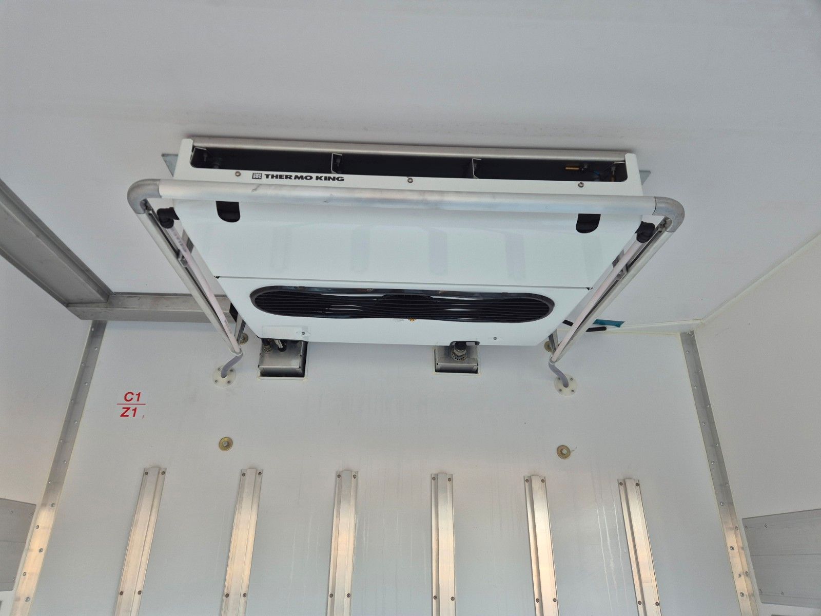 Fahrzeugabbildung Iveco S-Way 400 4x2 Kühlkoffer, LBW, Thermoking T1200R