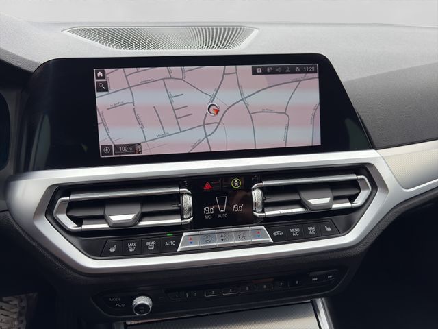 Fahrzeugabbildung BMW 330d Touring Sport Line+LED+Driving Ass+AHK+Navi