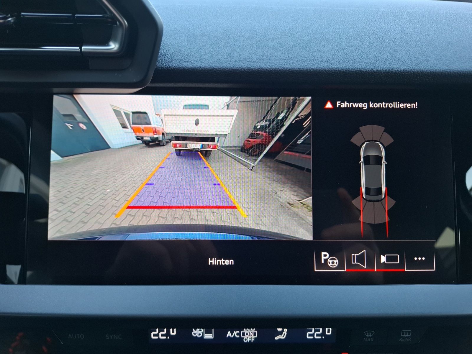 Fahrzeugabbildung Audi A3 Limousine 35 TDI S-line S tronic Standhzg LED