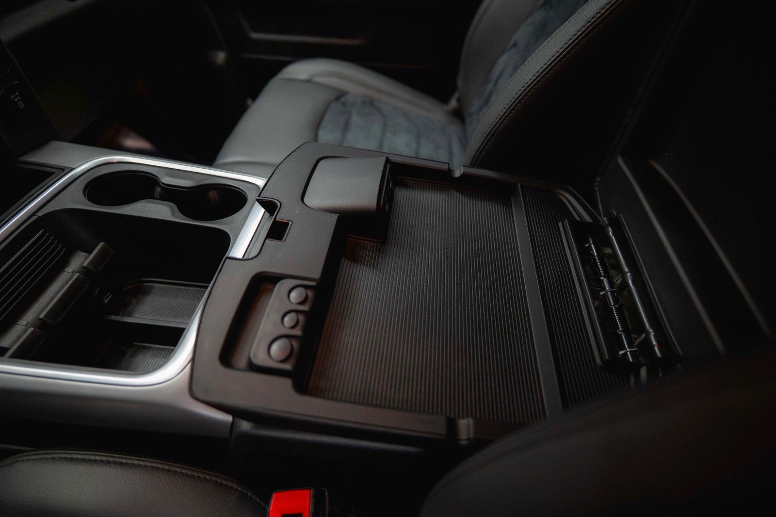 Fahrzeugabbildung Dodge RAM 5.7 V8 HEMI 4x4 OFFROAD Night-Paket *LED*AHK