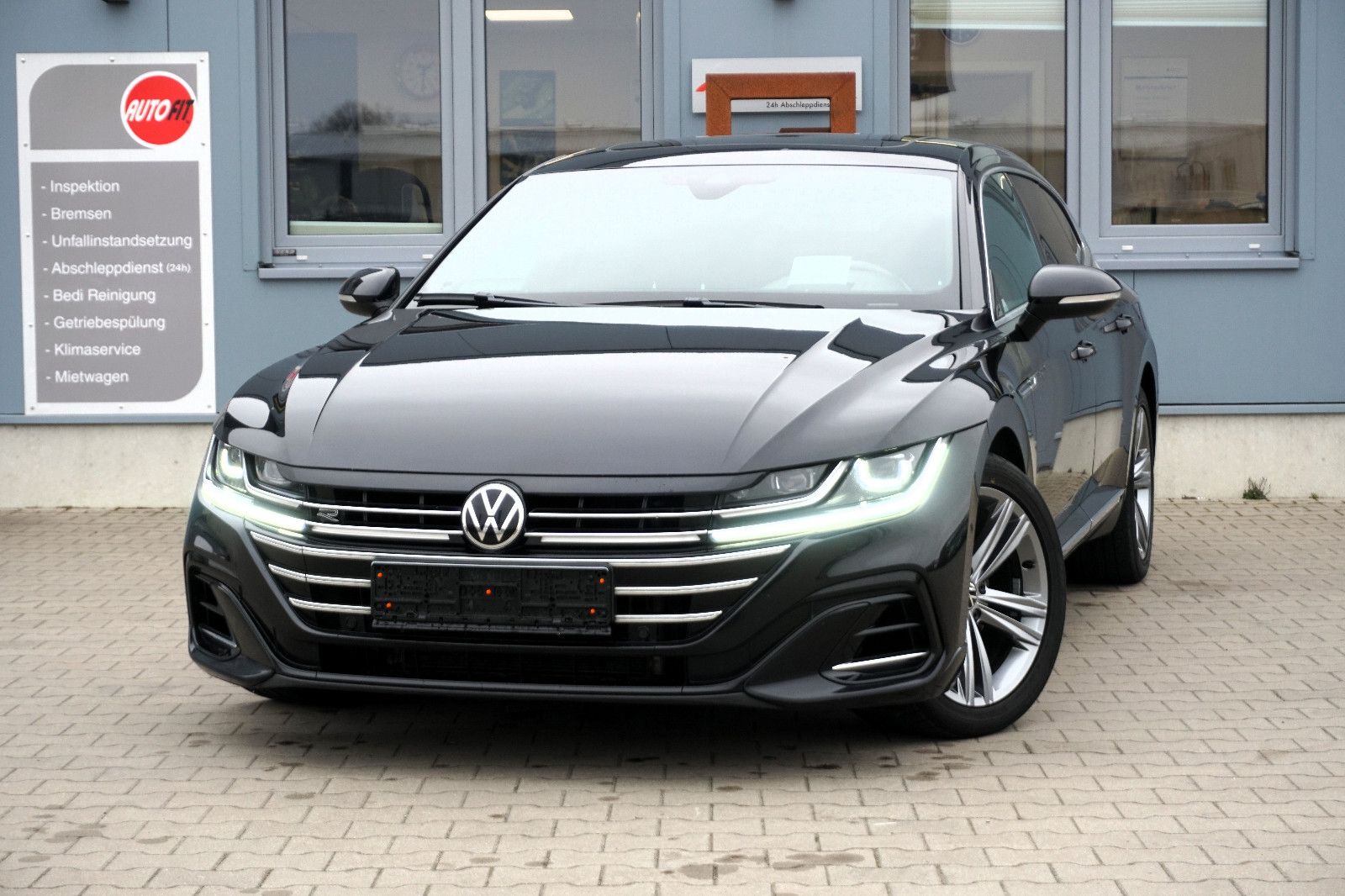 VW Arteon Shooting Brake R-Line 4Motion*Kamera*AHK*