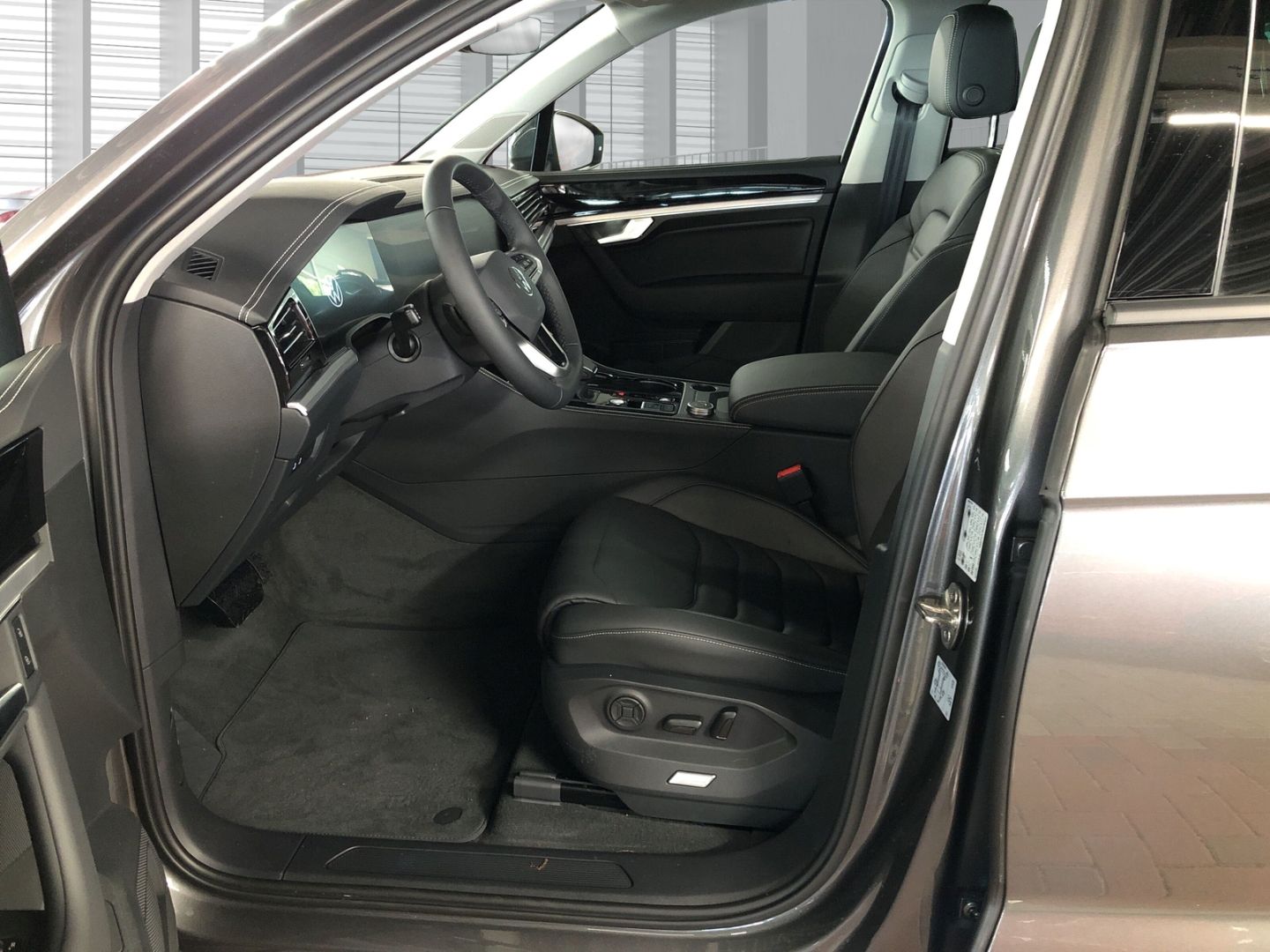 Fahrzeugabbildung Volkswagen Touareg 3.0 TDI V6 4MOTION Automatik StandHZG AH