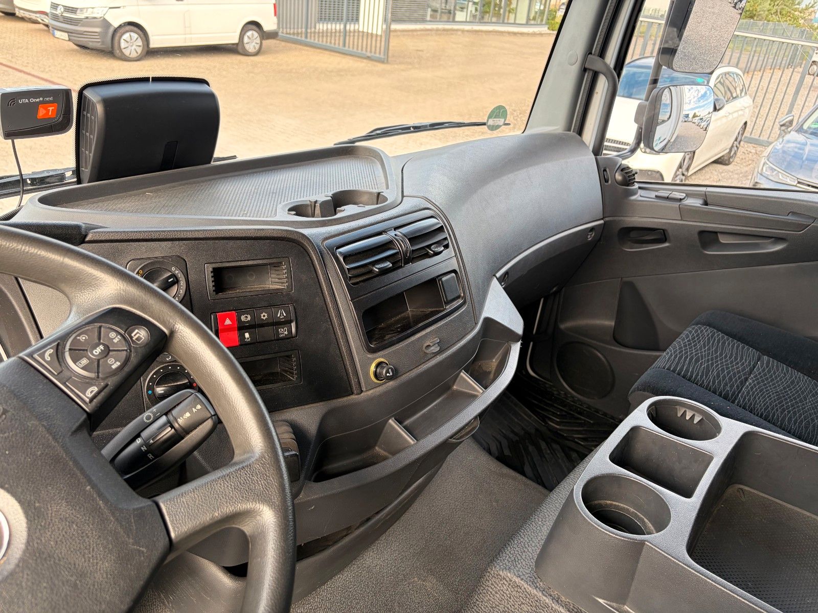 Fahrzeugabbildung Mercedes-Benz Atego 818 L Curtainsaider AHK Tempm.