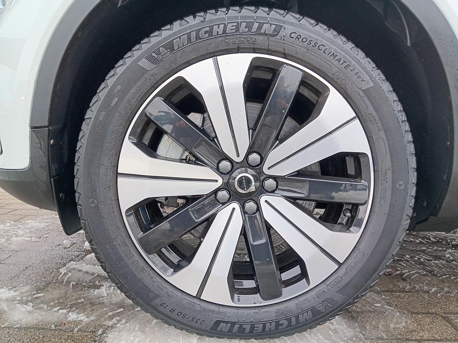 Fahrzeugabbildung Volvo XC40 Core Recharge Pure Electric 2WD