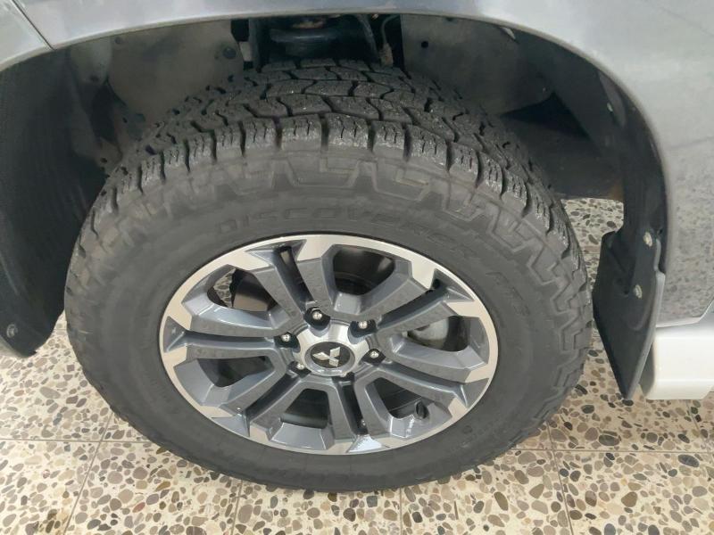 Mitsubishi L200 Doppelkabine Select 2.2 DI-D 4WD Automatik
