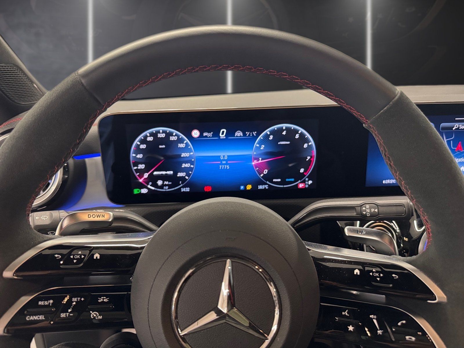 Fahrzeugabbildung Mercedes-Benz CLA 35 4M AMG*Pano*Aero*Distr*Mbeam*19"*360*Nght