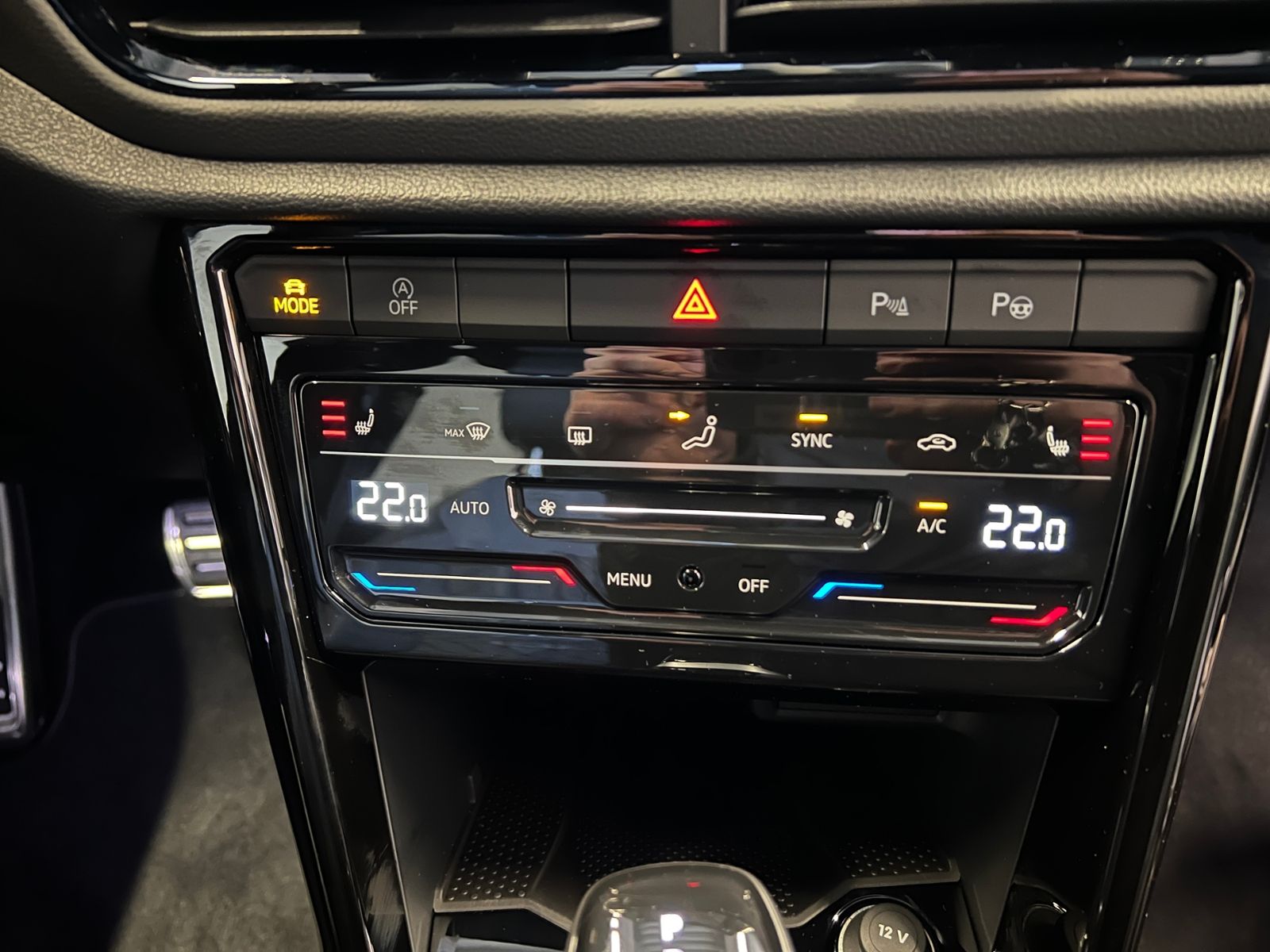 Fahrzeugabbildung Volkswagen T-Roc R-Line 1.5 TSI DSG *Black Style,AHK,Navi*