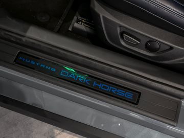 Ford Mustang Fastback 5.0 Ti-VCT V8 334 Dark Horse