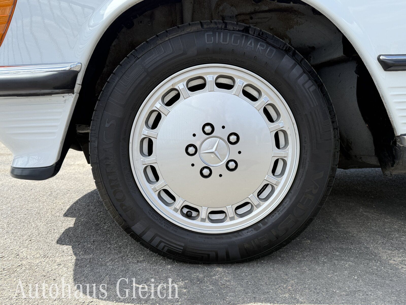 Fahrzeugabbildung Mercedes-Benz 560 SL Klima/Sitzhzg./Radio MB - Exquisit -