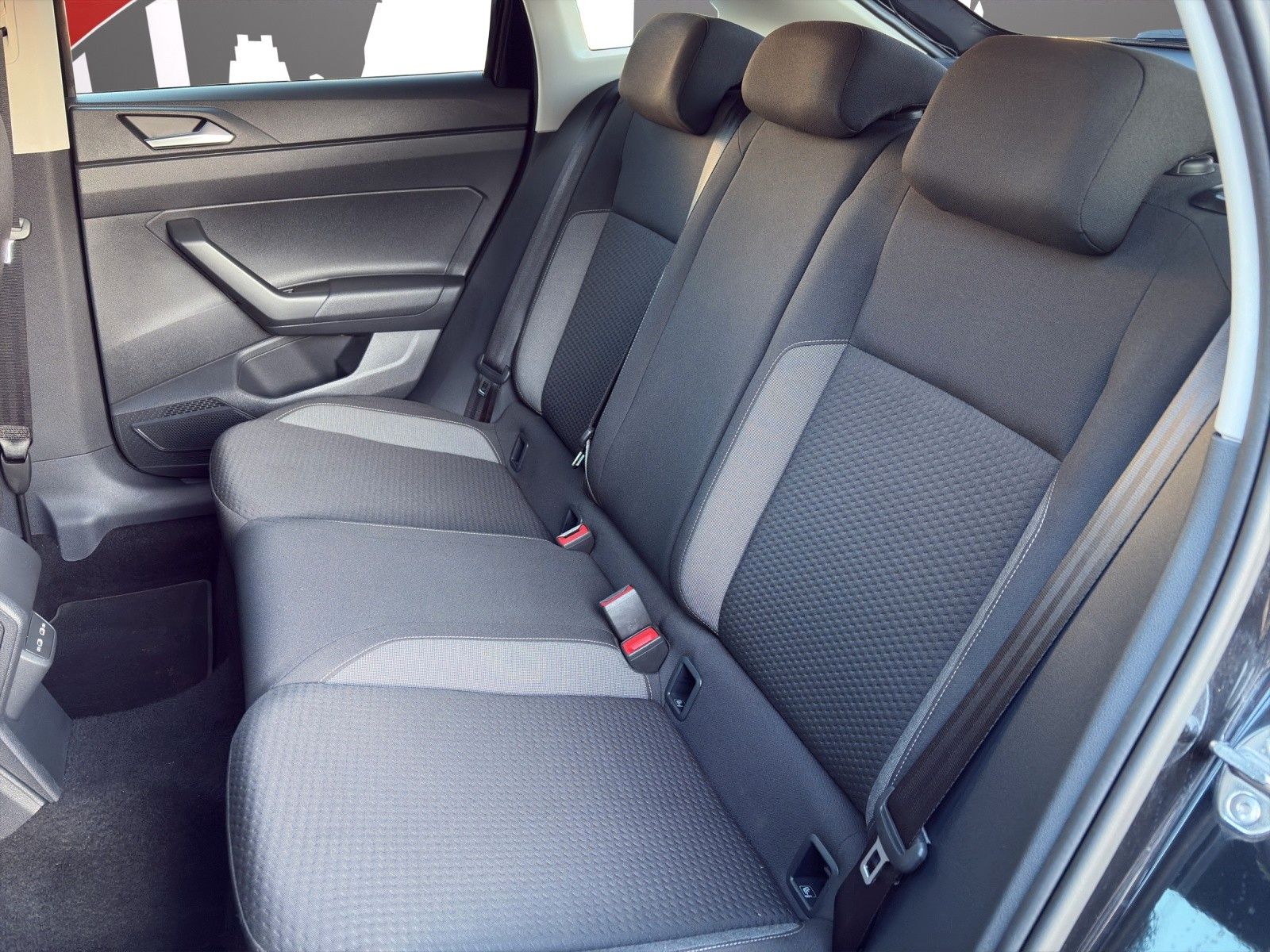 Fahrzeugabbildung Volkswagen Taigo 1.0 TSI Life PDC/APP/ACC/DAB/FERN