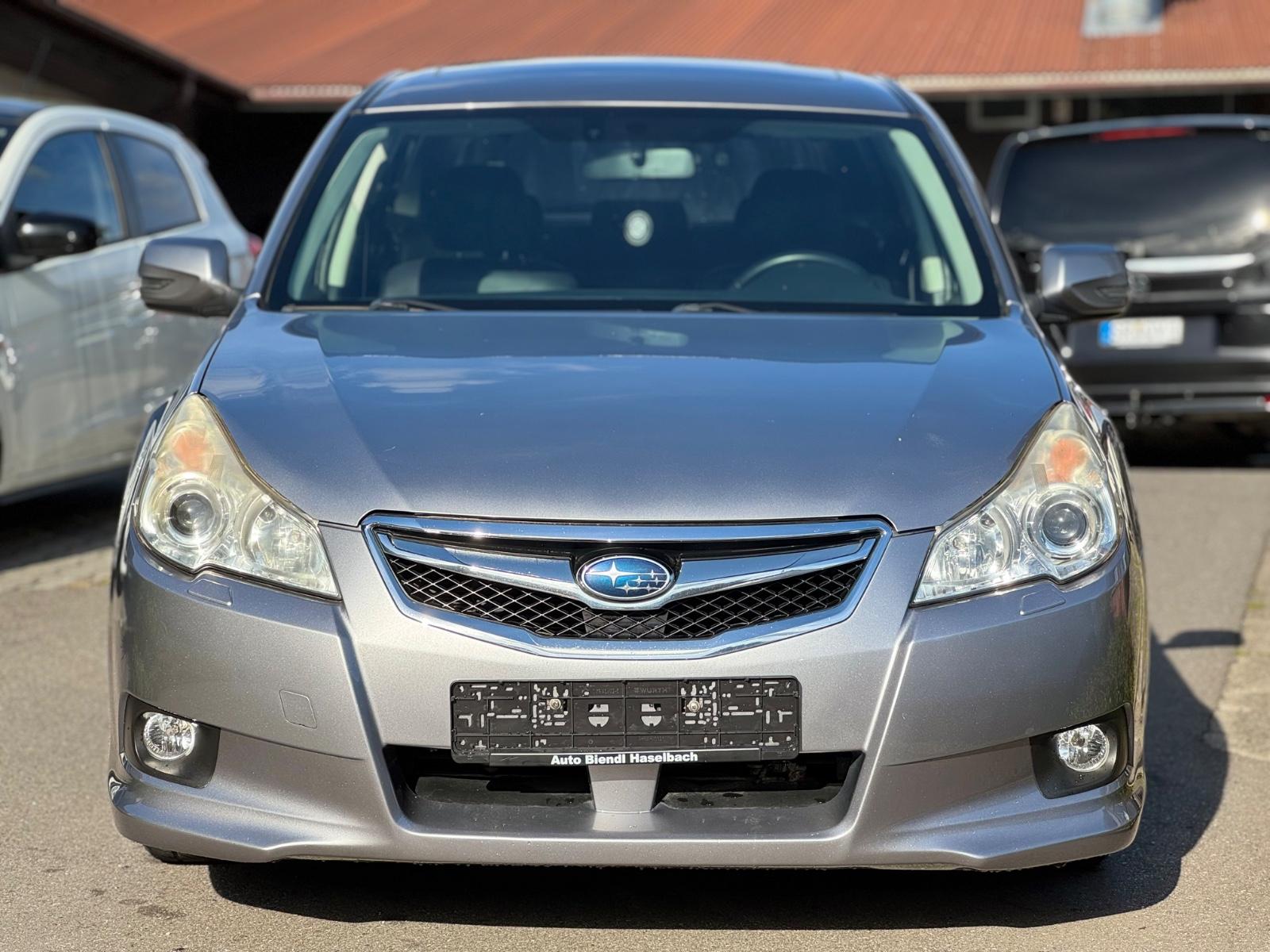 Subaru Outback 2010 — rear view