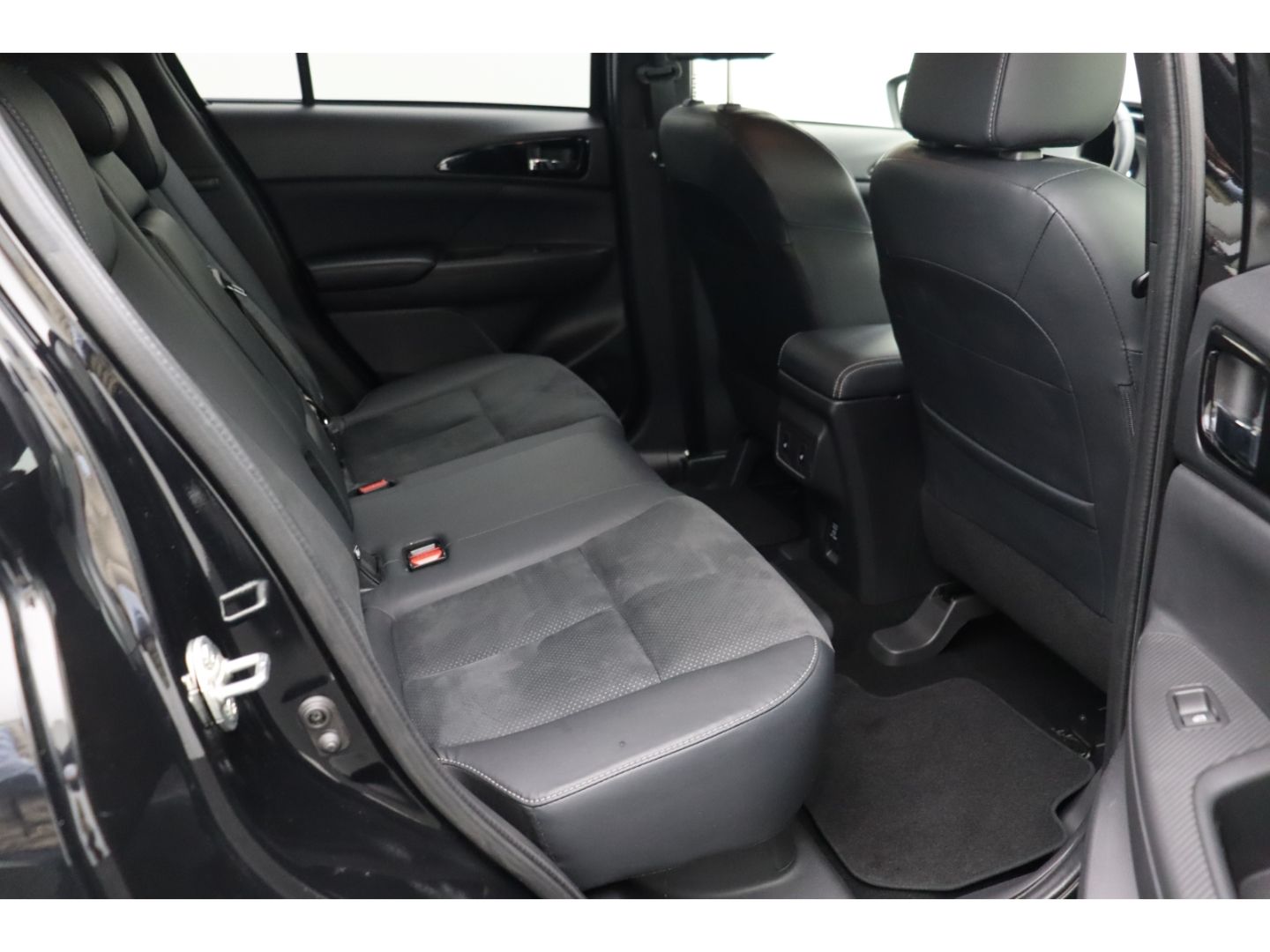 Fahrzeugabbildung Mitsubishi Eclipse Cross Plus Select 2.4 4WD ACC 360 Kamera