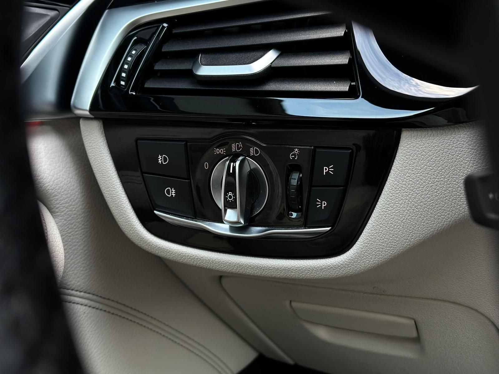 BMW 540i xDrive SPORT LINE SHADOW* LED#AHK#SHZ#PANO - Image 18