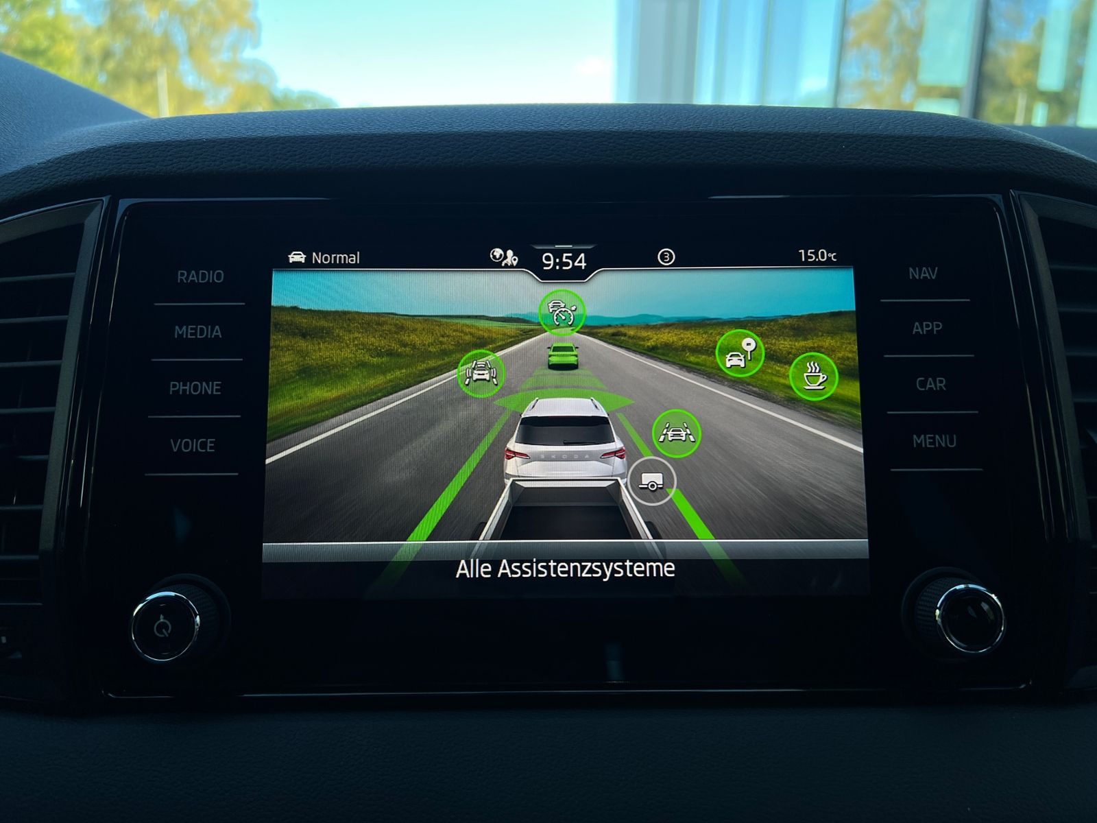 Fahrzeugabbildung SKODA Karoq Sportline 2.0 TDI DSG 4x4 *AHK, Navi, Trav
