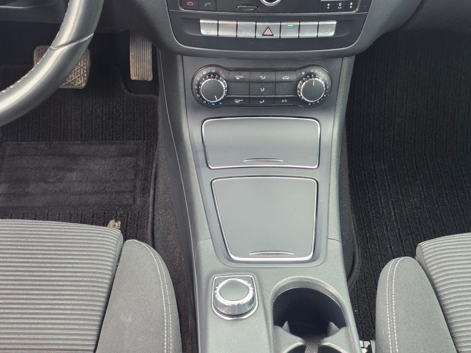 Fahrzeugabbildung Mercedes-Benz B-Klasse 180 Navi PDC Winterräder