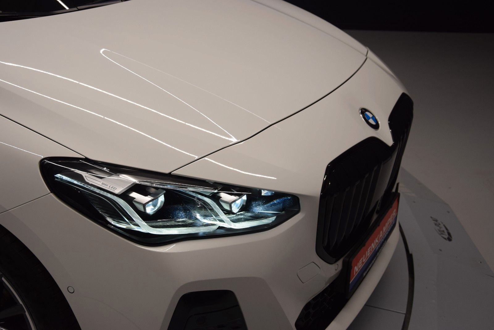 Fahrzeugabbildung BMW 220 i M Sport Active Tourer HuD H&k ACC AHK 360°