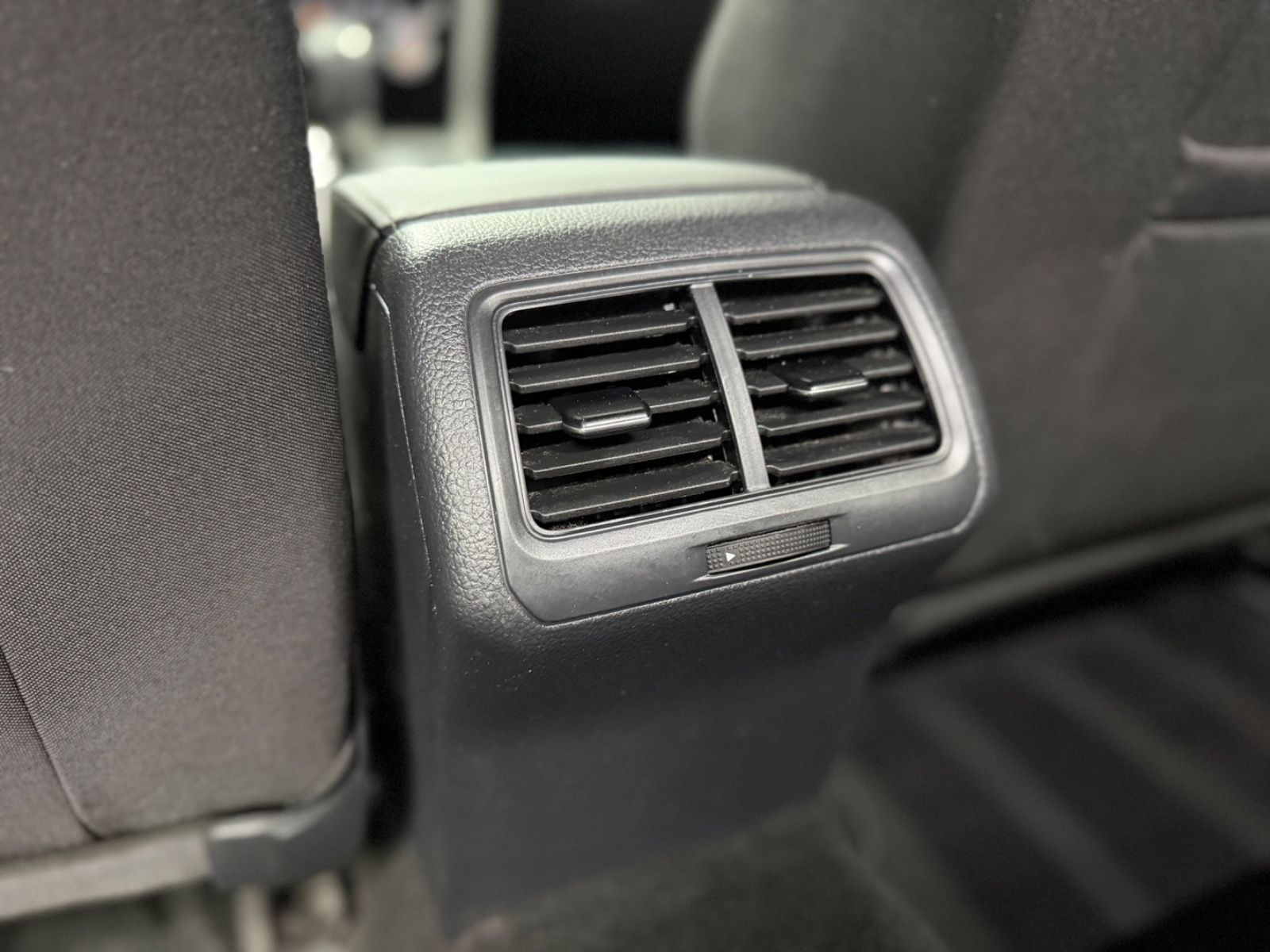 Fahrzeugabbildung Volkswagen Golf VII 2.0 R 4Motion |DSG|VIRTUAL|2.HAND