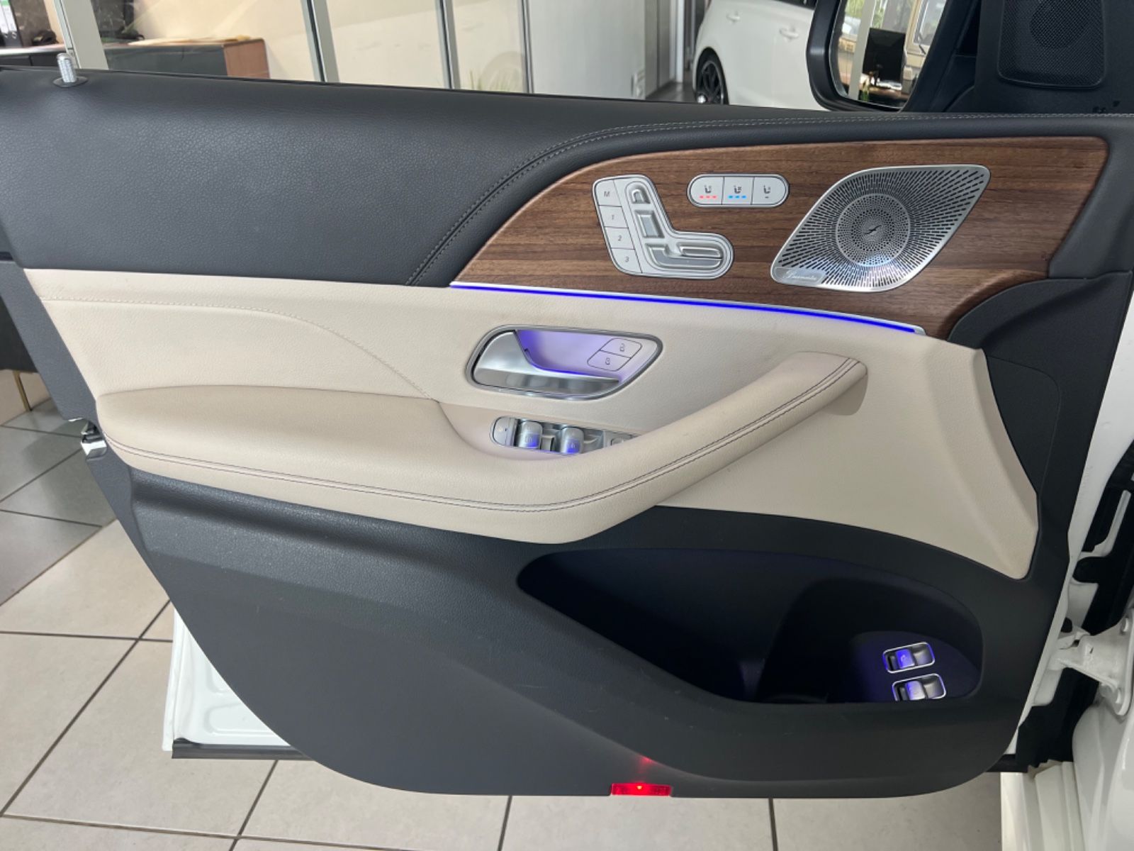 Fahrzeugabbildung Mercedes-Benz GLE 350 d 4Matic AMG Line PANORAMA*AHK*SITZBELÜF