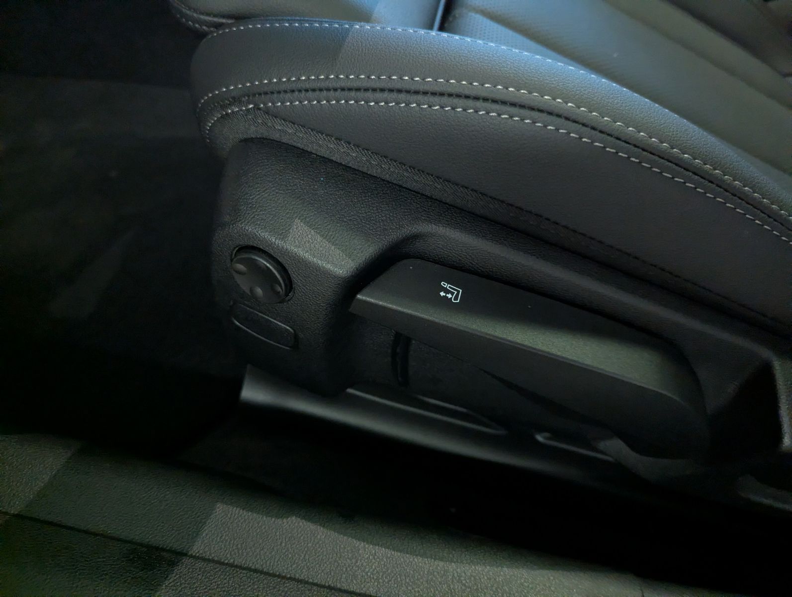 BMW 330 d xD M-Sport Pano LED-adaptiv ACC AHK - Image 25