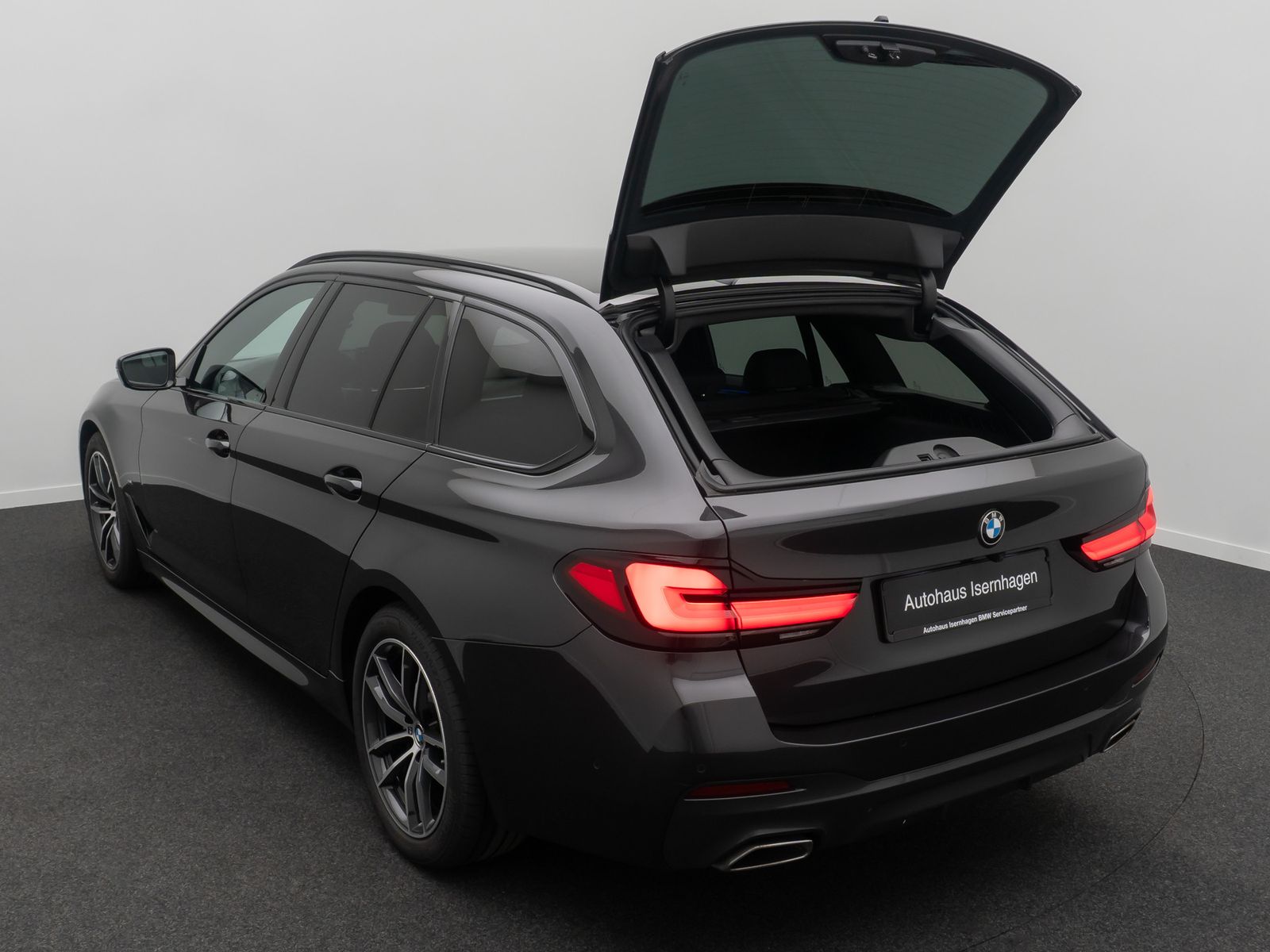 Fahrzeugabbildung BMW 520d M Sport Laser AHK HUD DAB Kamera Komfort