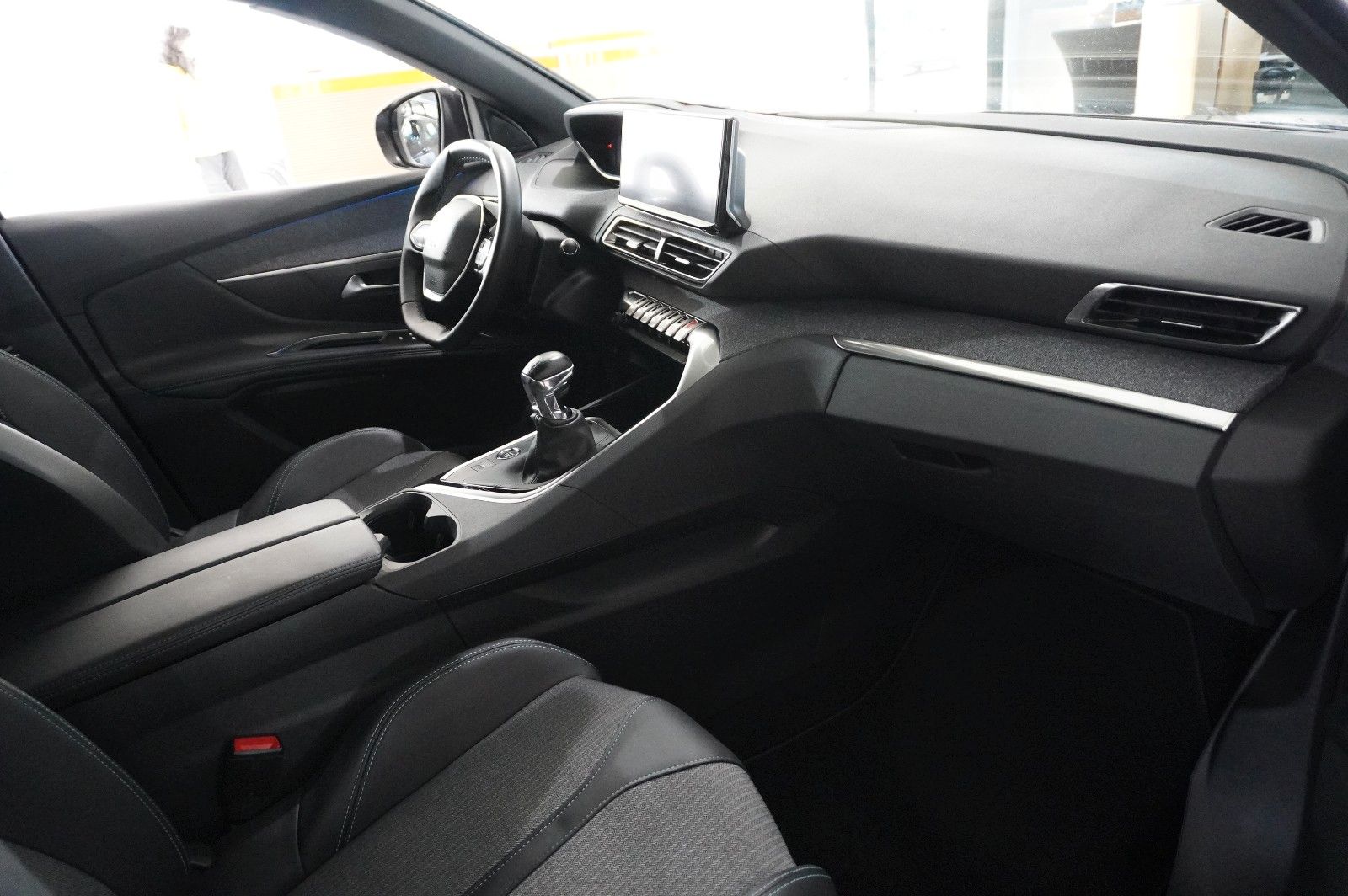 Fahrzeugabbildung Peugeot 3008 1.2T ALLURE PACK NAVI/LED/KAMERA/SPORT/DAB+