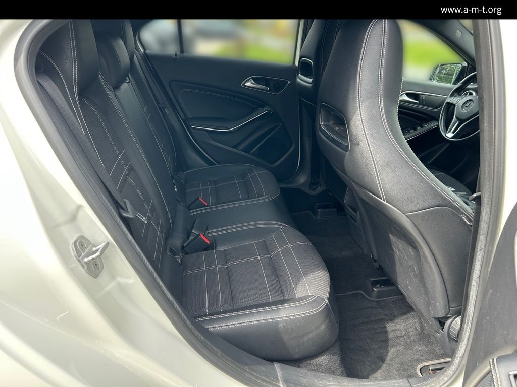 MERCEDES-BENZ A 220