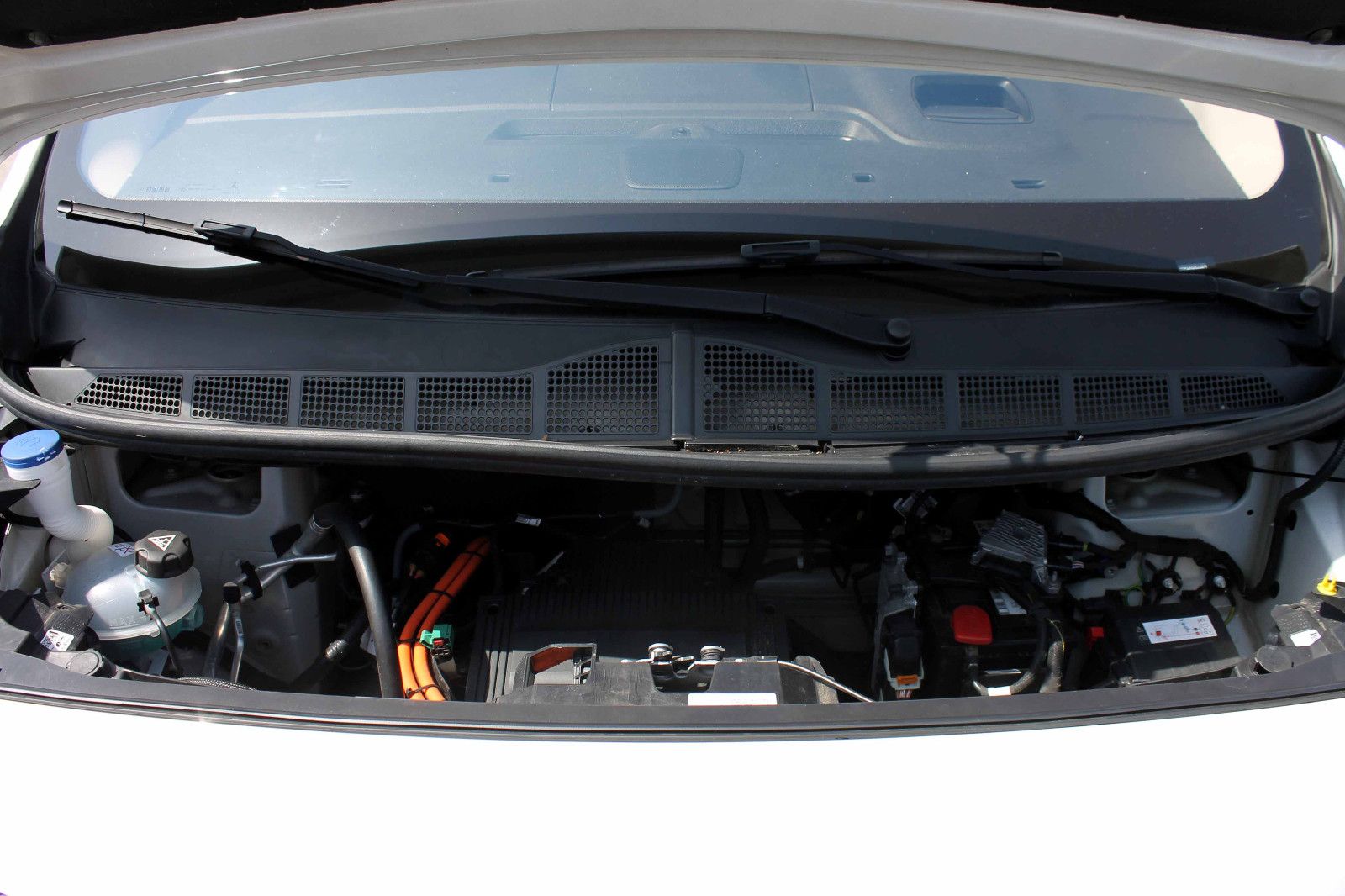 Fahrzeugabbildung Opel Vivaro-e Kasten M 75kWh Elegance 360° PDC TEMP