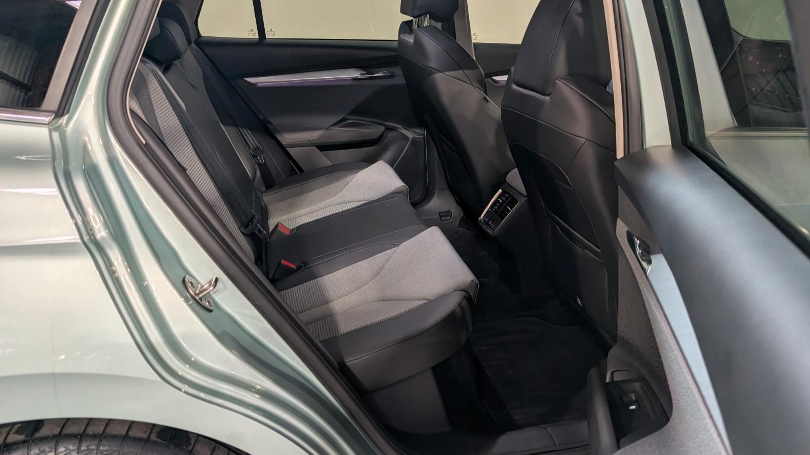 Skoda Enyaq 80 Loft ACC*LANE*KESSY*SIDE*SHZ*KAM*19"