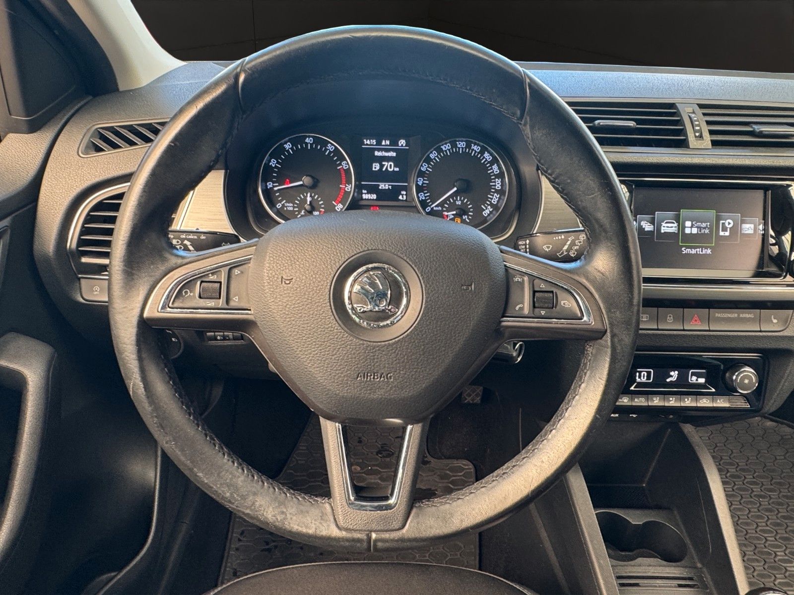 Fahrzeugabbildung SKODA Fabia Joy/NAVI/SHZ/2xPDC/Service Neu !/