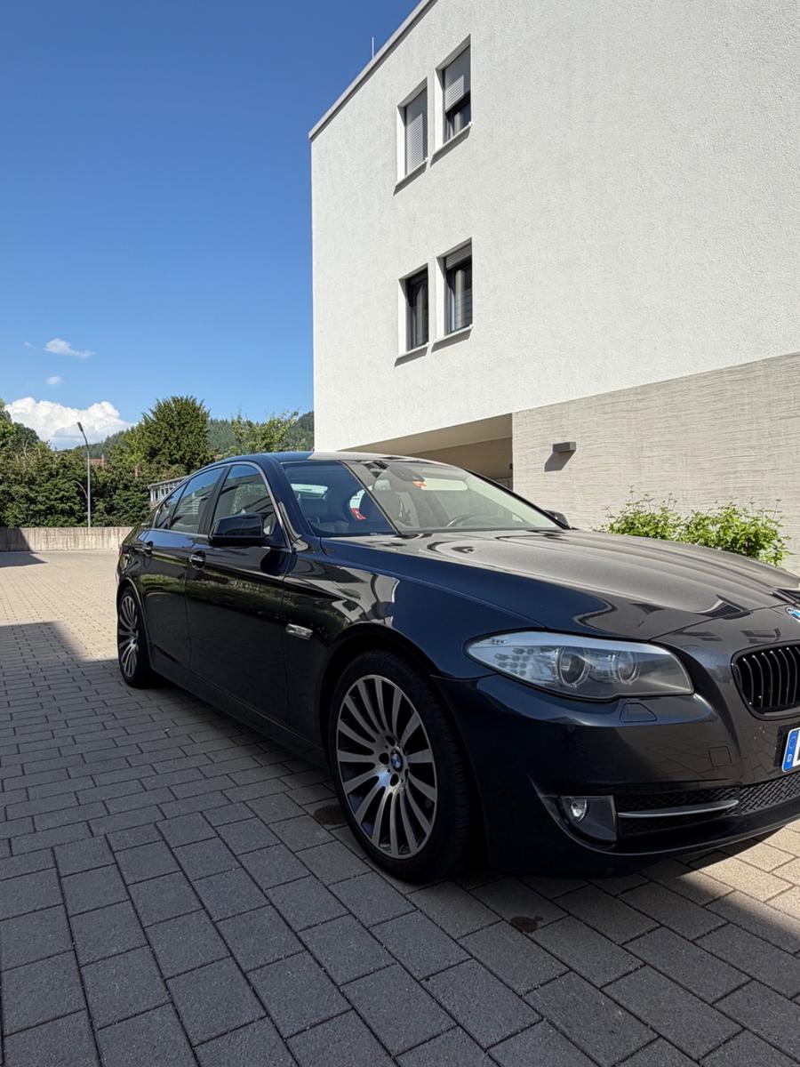 BMW ActiveHybrid 5 -8fach Bereift 
