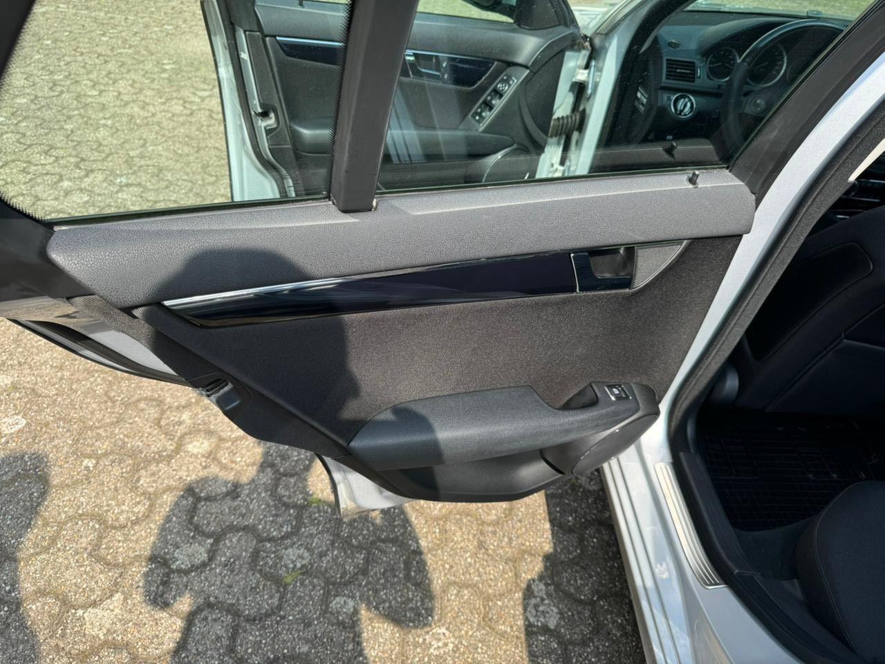 Mercedes-Benz C180 2008 — photo 14