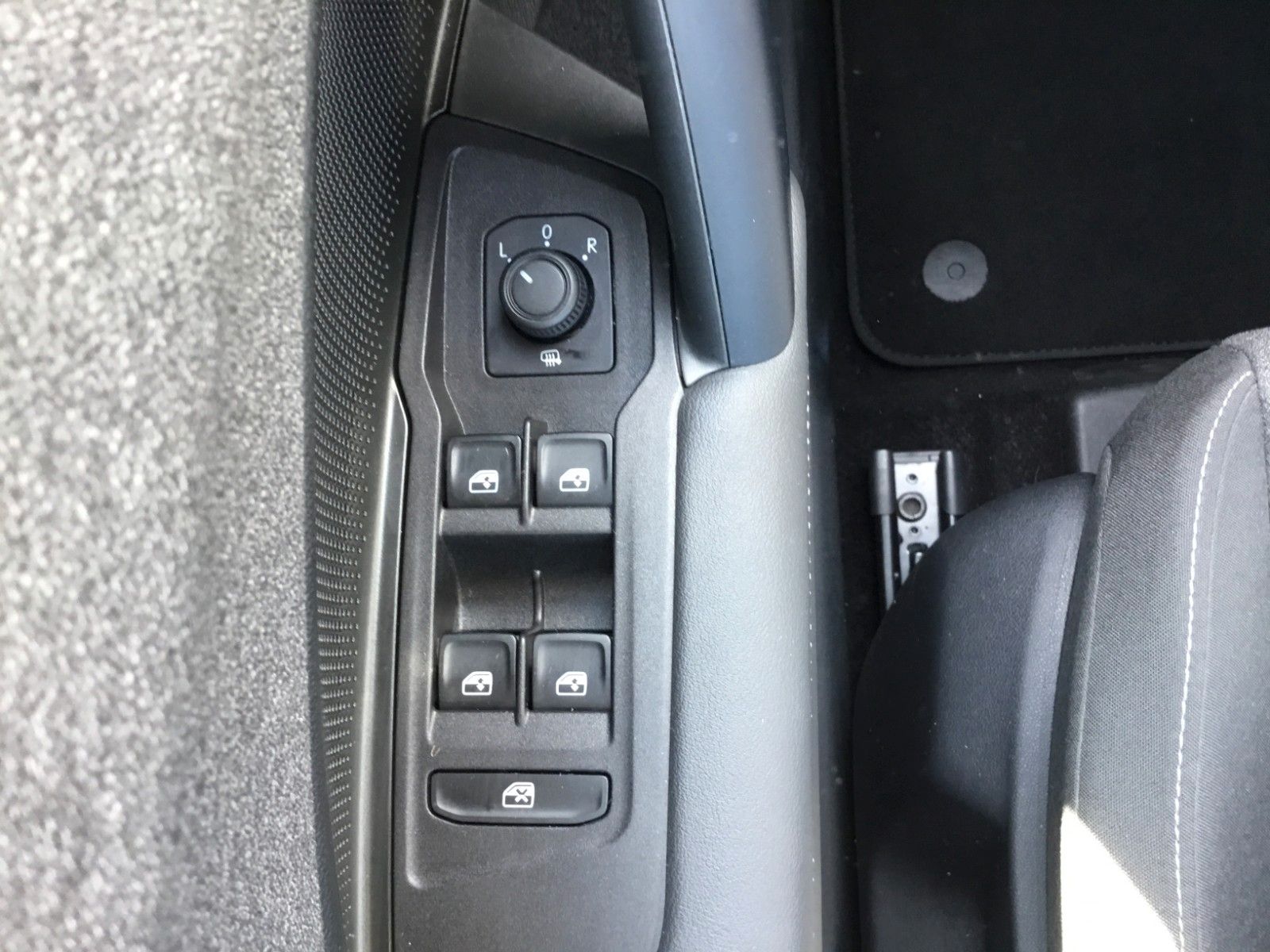 Fahrzeugabbildung Volkswagen Tiguan 1.5 eTSI DSG+AHK+LED+AppConnect+Sitzheizu