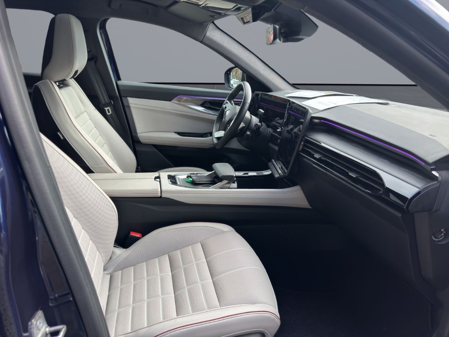 Fahrzeugabbildung Renault Espace VI Iconic E-Tech Hybrid 1.2 Full 200 EU6e