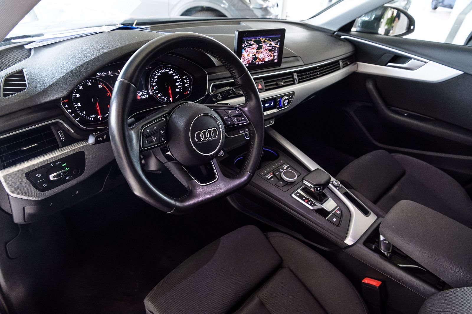Fahrzeugabbildung Audi A4 Avant sport +LED +MICHELIN