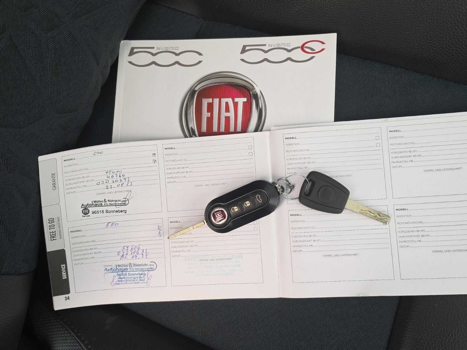 Fahrzeugabbildung Fiat 500 Launch Edition Panorama-Dach  Apple Carplay