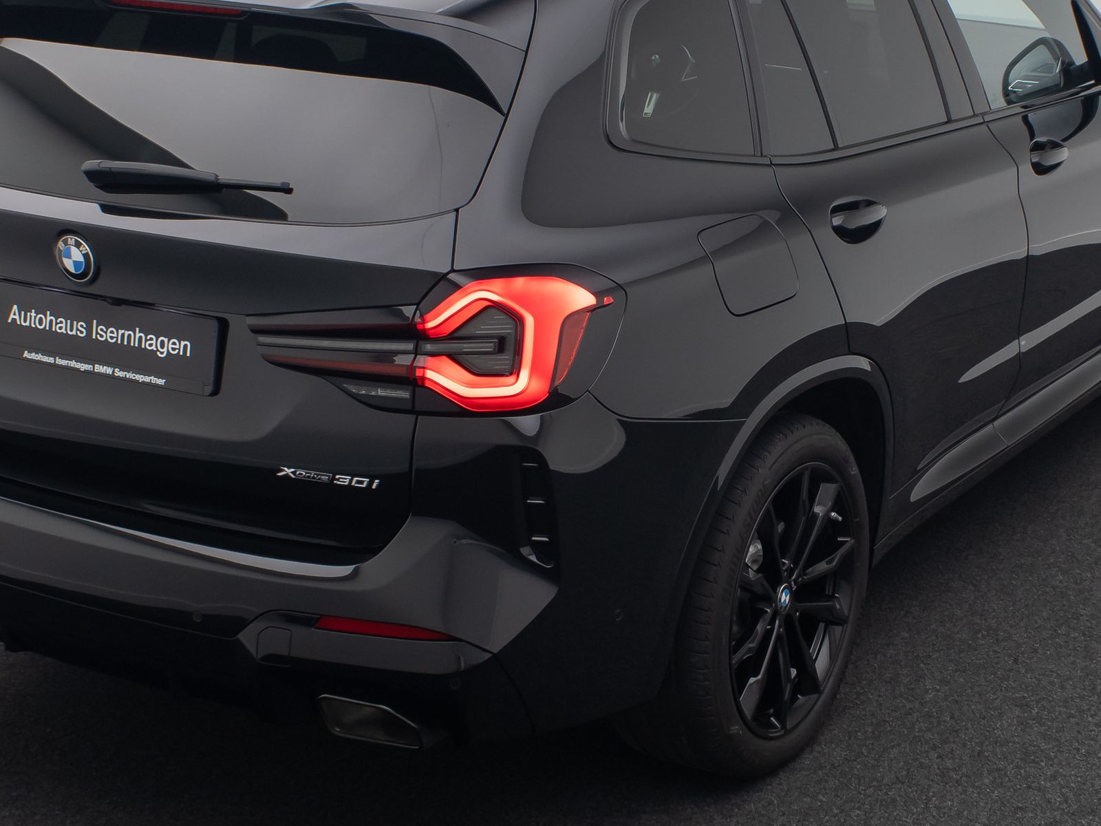 Fahrzeugabbildung BMW X3 xD30i M Sport AHK Kamera DAB HUD Panorama 20"