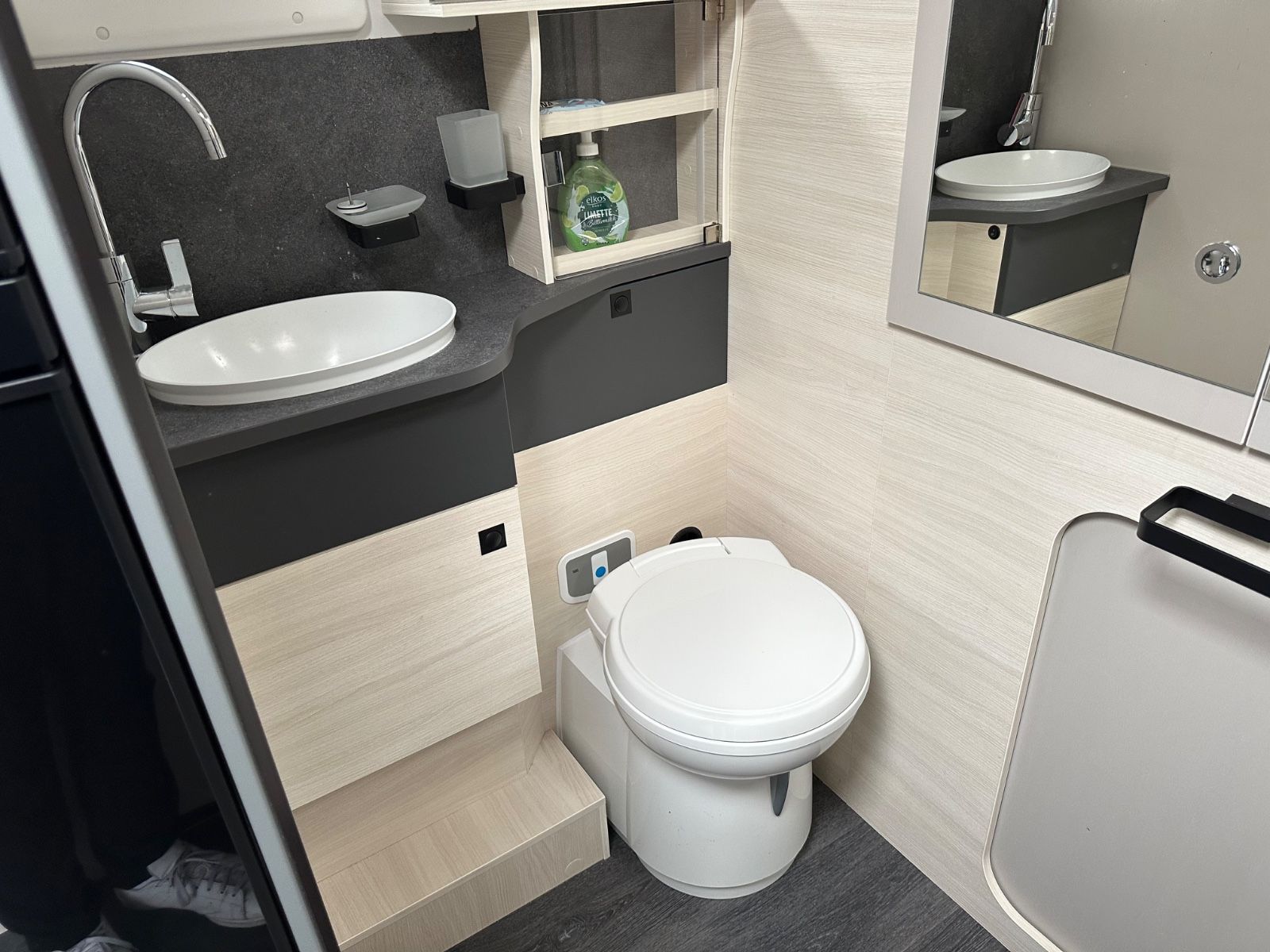 Fahrzeugabbildung Challenger 260 Graphite Ultimate 170 Automatic AHK/Sat/TV