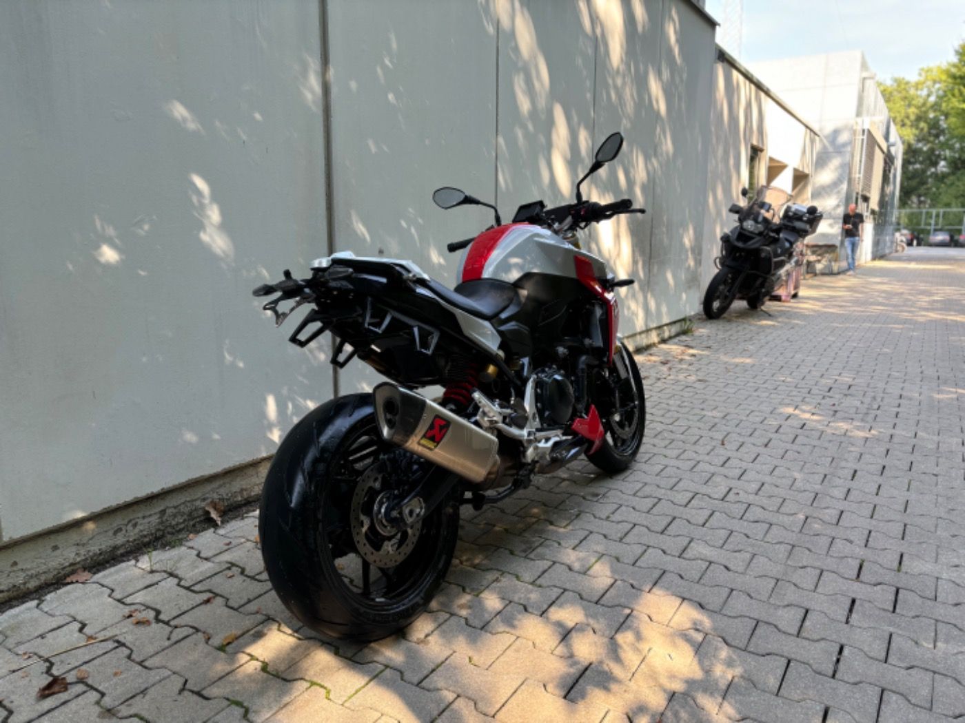 Fahrzeugabbildung BMW F 900 R Style Sport 4 Pakete Akrapovic, Kurzer K