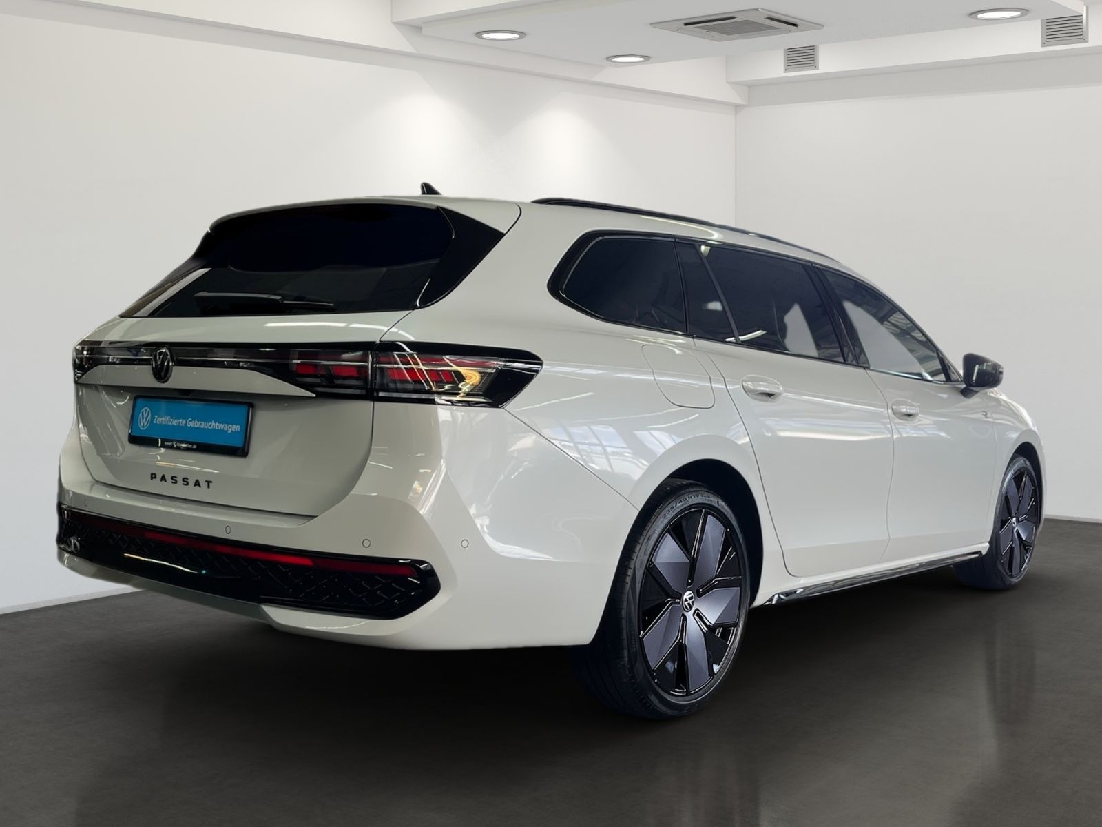 Volkswagen Passat Variant R-Line 1,5 eHybrid Navi AHK BusiP foto 5