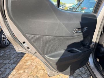 Toyota C-HR - 11