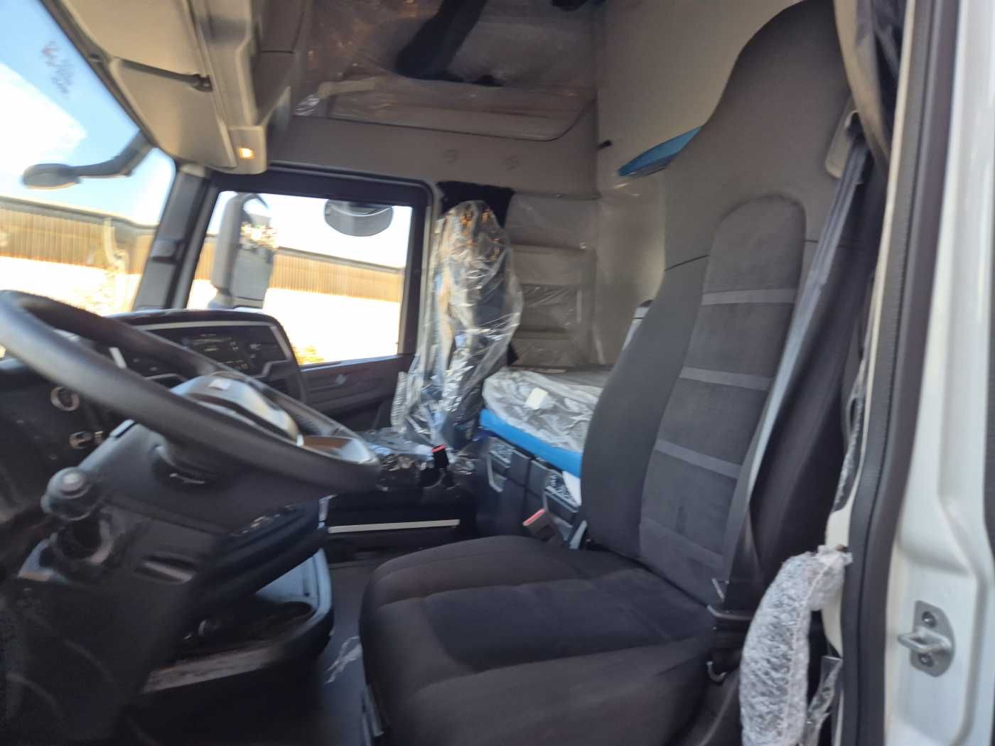 Fahrzeugabbildung Iveco AS440X49T/P ON 4x4 HI-TRACTION Intarder 2x Bett