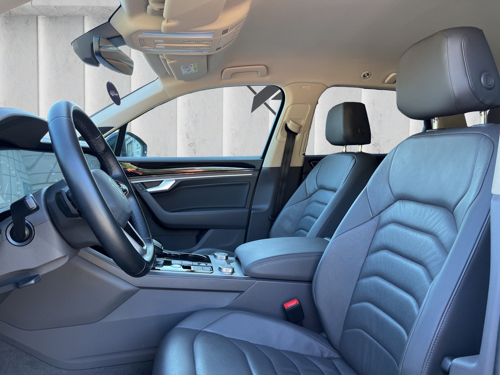 Fahrzeugabbildung Volkswagen Touareg R-Line "Exterieur Black Style" Atmospher