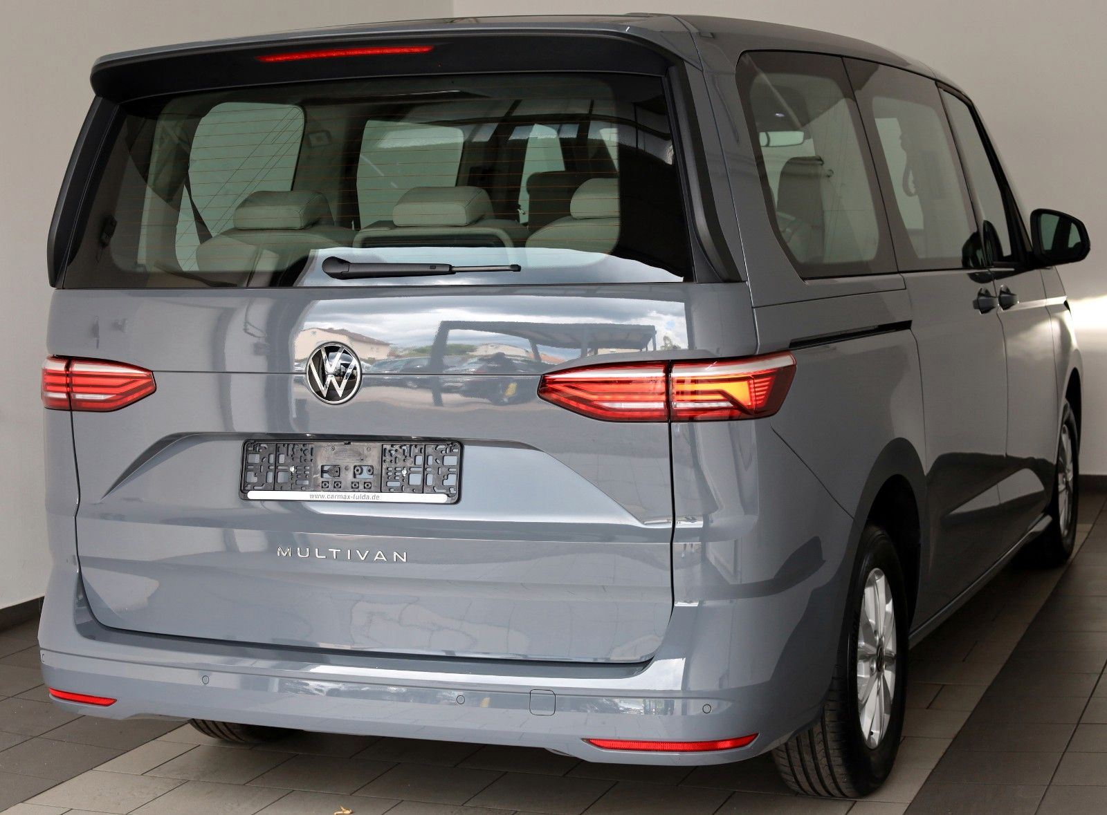 Fahrzeugabbildung Volkswagen T7 Multivan Life lang  7 Si,AppleCarplay,Keyless